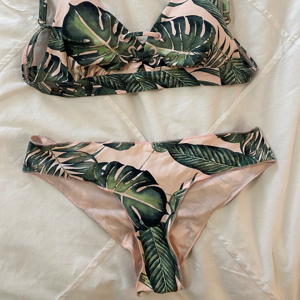 Ripcurl Bikini Set, Size Small (Never Worn) - image 3